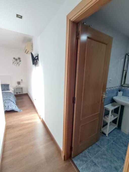 Ayala Beach Apartment Малага Экстерьер фото