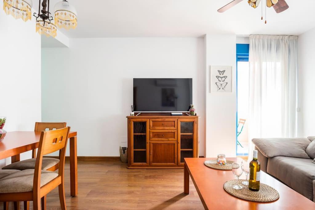 Ayala Beach Apartment Малага Экстерьер фото