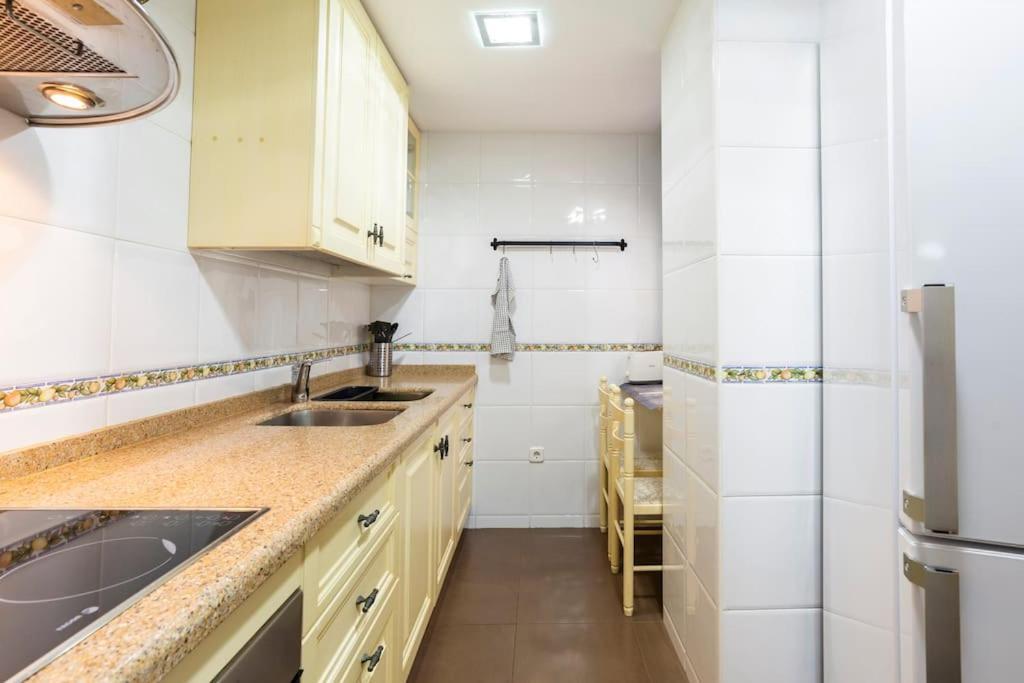 Ayala Beach Apartment Малага Экстерьер фото